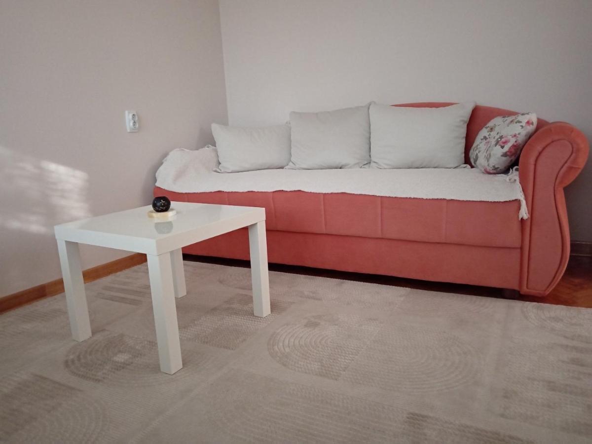 Red Square Apartment Pirot Luaran gambar
