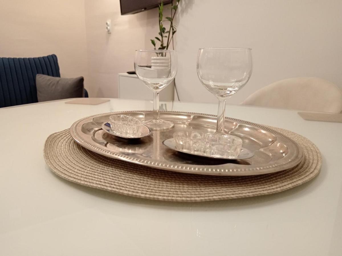 Red Square Apartment Pirot Luaran gambar