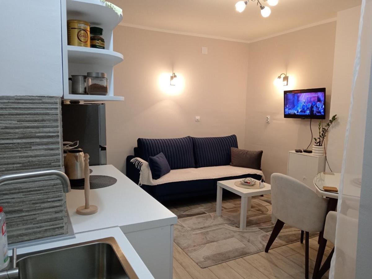 Red Square Apartment Pirot Luaran gambar