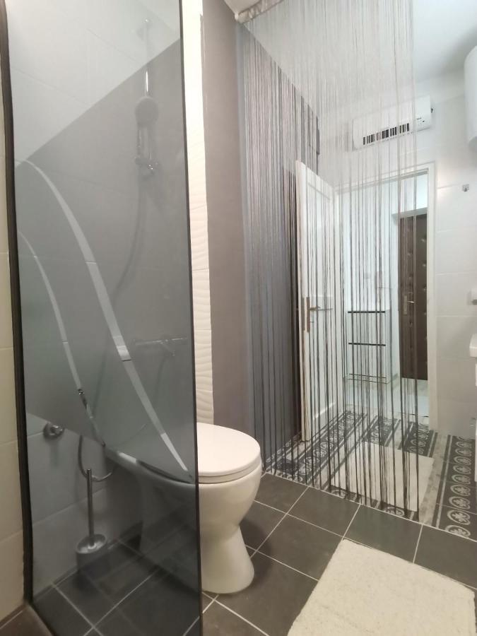 Red Square Apartment Pirot Luaran gambar