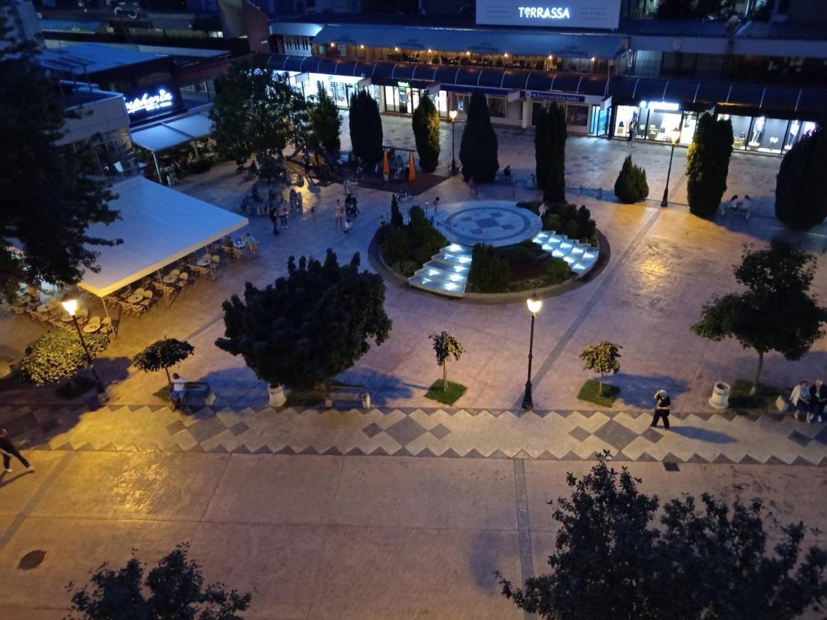 Red Square Apartment Pirot Luaran gambar
