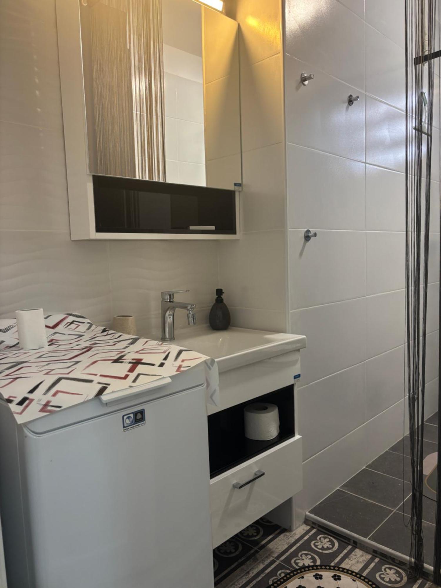 Red Square Apartment Pirot Luaran gambar