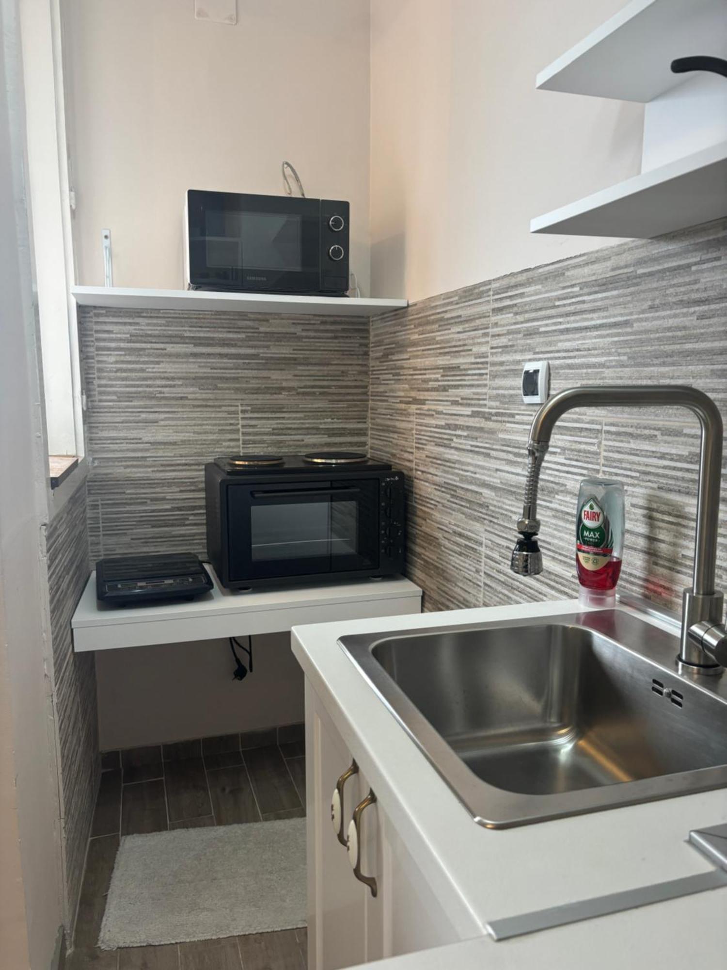 Red Square Apartment Pirot Luaran gambar
