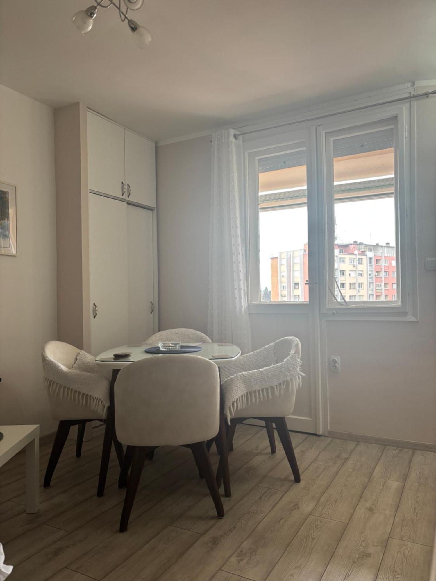 Red Square Apartment Pirot Luaran gambar